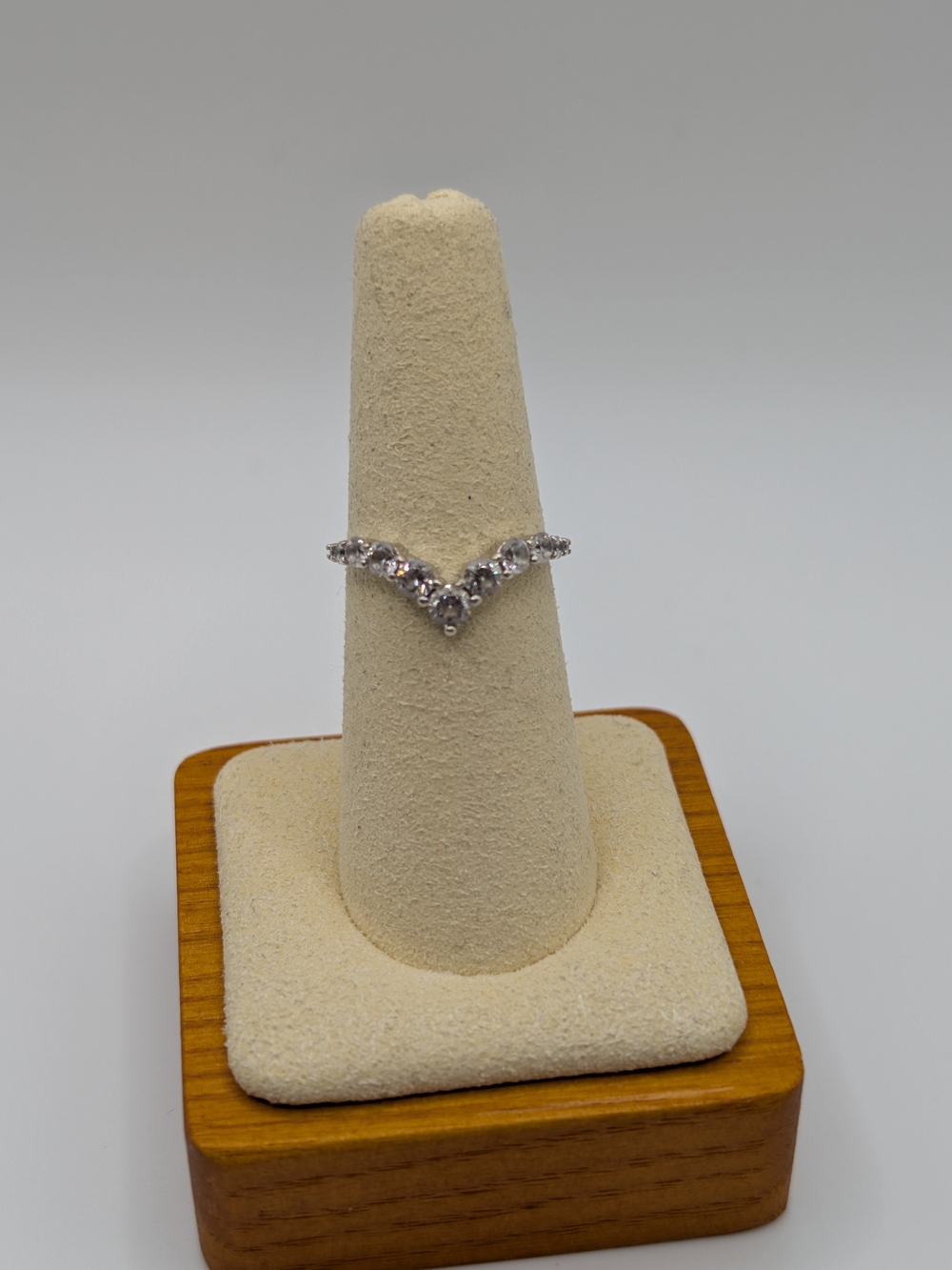 ​Diamonique 925 Sterling Silver Chevron V Ring Size 7 EUC